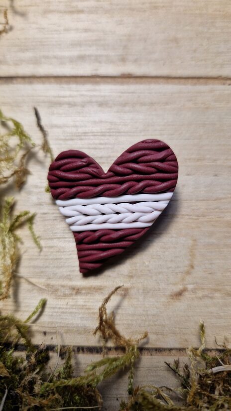 Lielā sirds ar adījuma rakstu