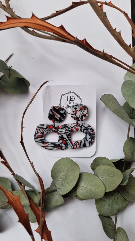 Auskari "Melnbalti sarkans"