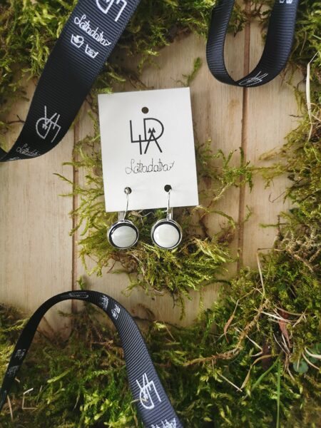 Auskari "Baltās podziņas ar melno maliņu" 12mm 